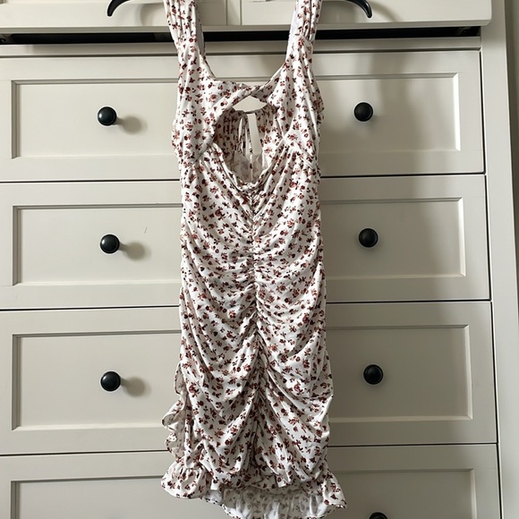 Urban Outfitters Women’s White Ditsy Floral Ruched Cottagecore Ruffle Hem Dress - Picture 5 of 10